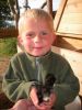 Filnavn=Mathias_holder_kylling_1.JPG
Filstørrelse=134KiB
Dimensioner=768x1024
Dato for tilføjelse=%23 %754, %2009 Mathias_holder_kylling_1.JPG